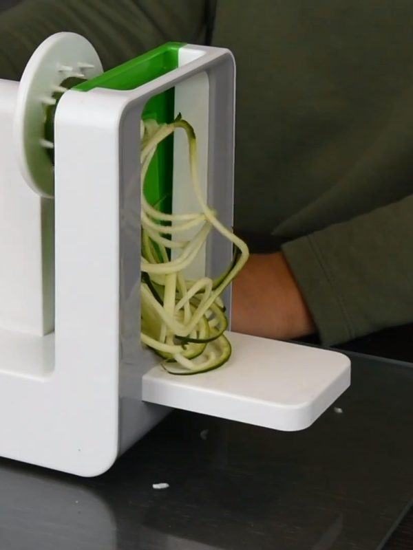 Wie funktioniert der OXO Spiralschneider Pro?