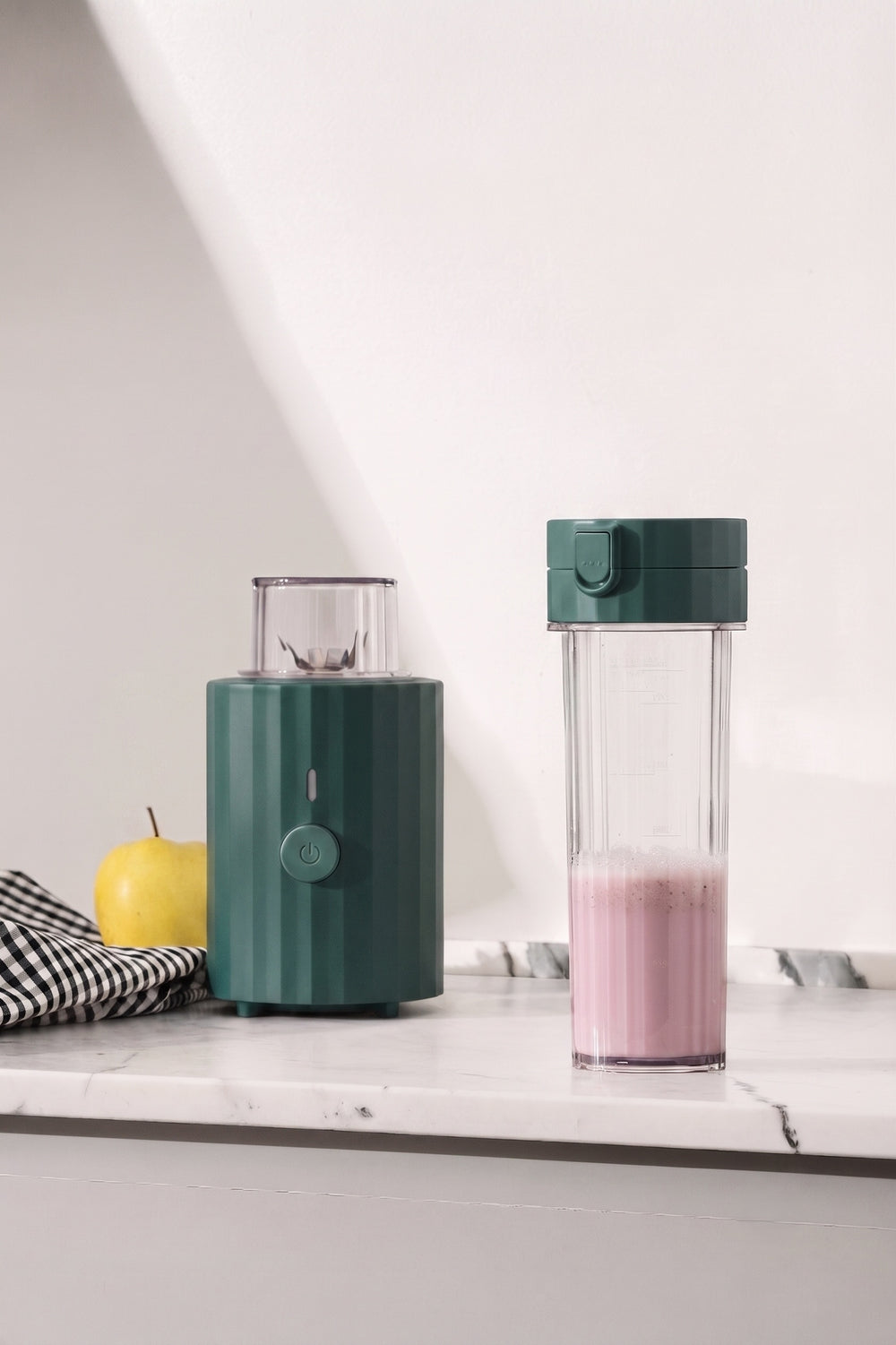 Alessi Smoothie-Maker To-Go Plissé Grün - 380 W - Michele De Lucchi - MDL17 GR