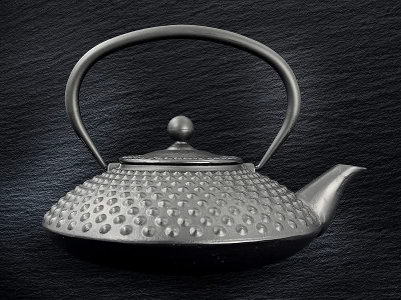 Cookinglife Teekanne Arare mit Edelstahlfilter - Gusseisen Schwarz - 1.2 Liter