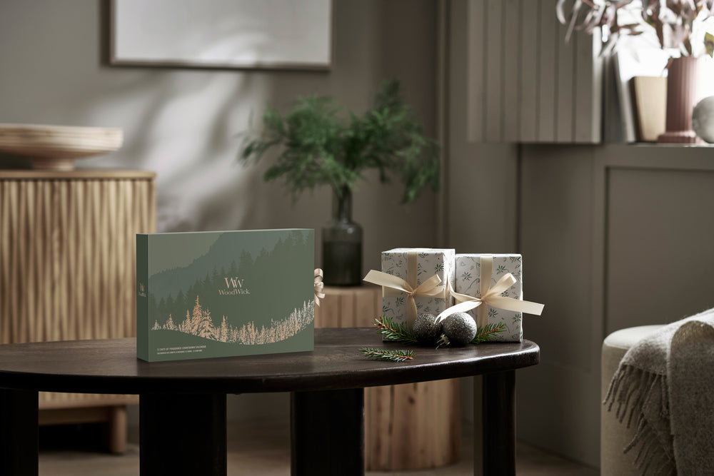 WoodWick Adventskalender 12 Days of Fragrance - 12 Stück - Duftkerze im Glas - Holzdocht