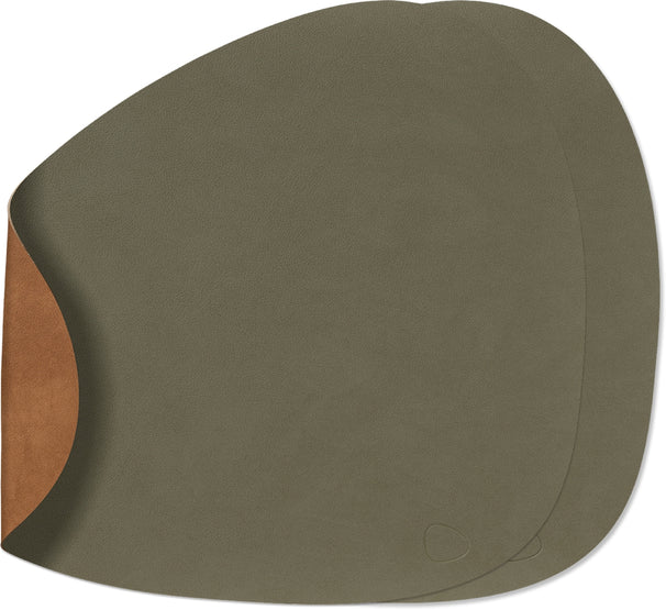 LIND DNA Tischsets Nupo - Leder - Armeegrün / Natur - Curved - doppelseitig - 44 x 37 cm - 2 Stück
