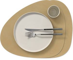 LIND DNA Tischsets Nupo - Leder - Khaki - Curved - 44 x 37 cm - 2 Stück