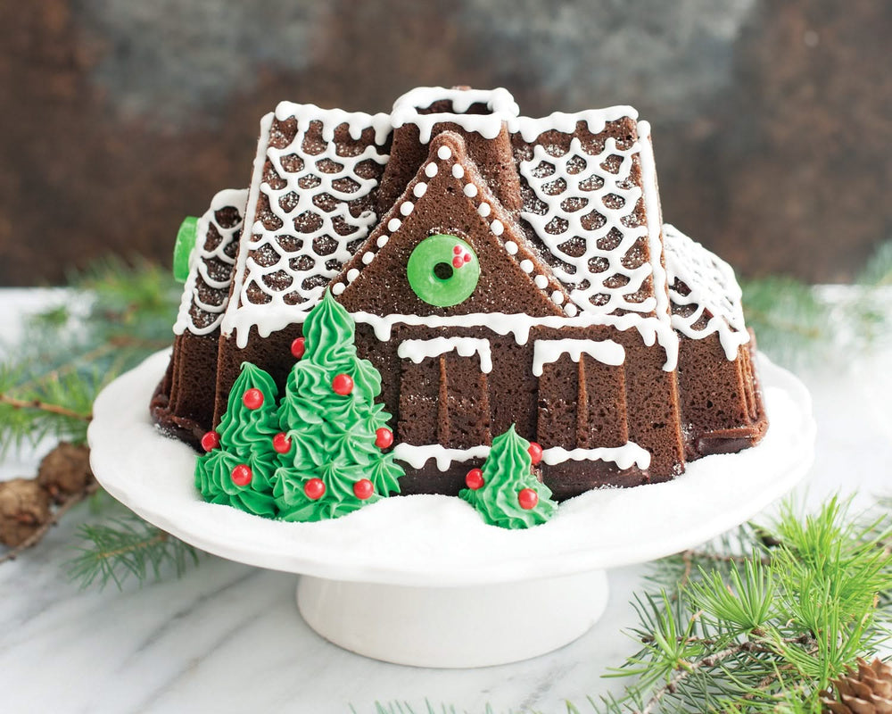 Nordic Ware Gugelhupfform Lebkuchenhaus / Gingerbread House Silber - Aluguss - 26 x 20 cm