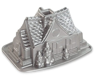 Nordic Ware Gugelhupfform Lebkuchenhaus / Gingerbread House Silber - Aluguss - 26 x 20 cm