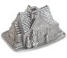 Nordic Ware Gugelhupfform Lebkuchenhaus / Gingerbread House Silber - Aluguss - 26 x 20 cm