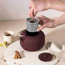 BerlingerHaus Teekanne mit Edelstahlfilter - Gusseisen Matt Bordeaux - 1 Liter