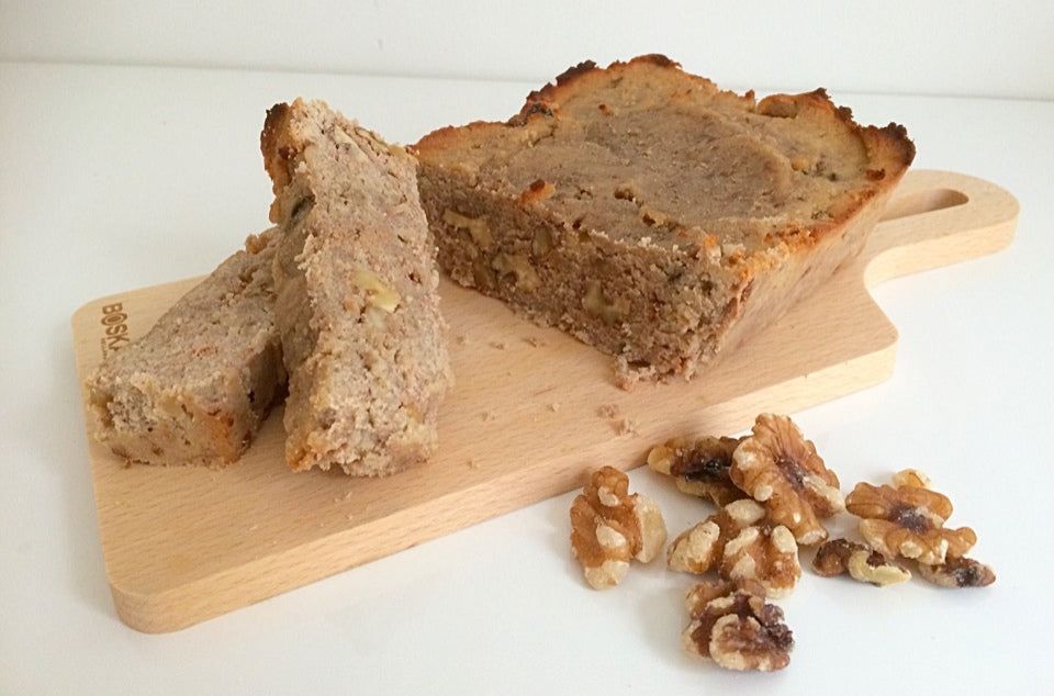 Glutenfreies Bananenbrot mit einem Hauch Honig und knusprigen Walnüssen