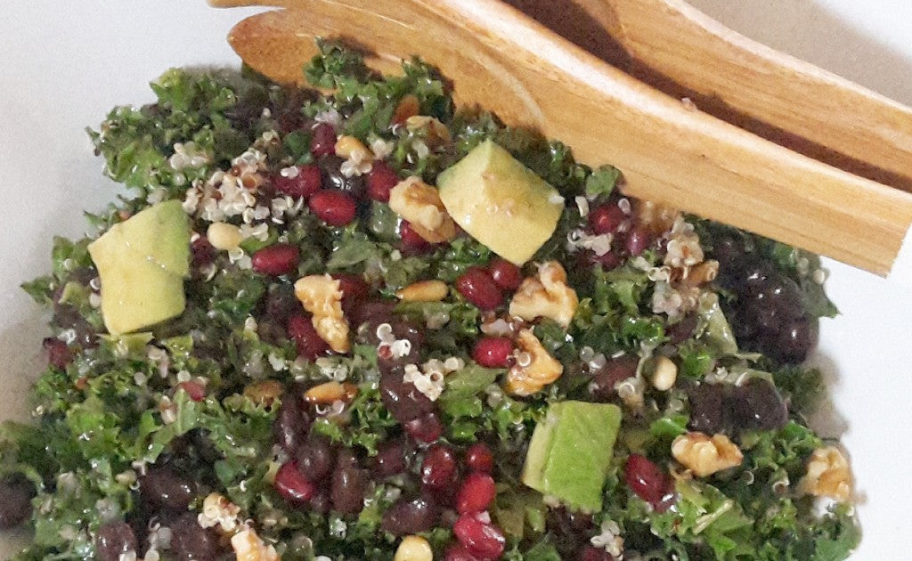 Ein nahrhafter Salat voller Farbe, Textur und frischer Zitrusnote