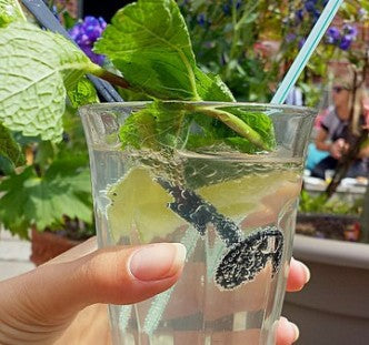 Erfrischendes Sommergetränk ohne Alkohol
