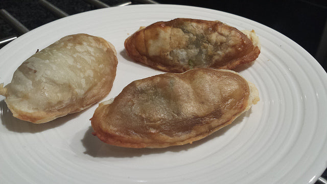 Knusprige Ofen-Dumplings mit Garnelen und Frühlingszwiebeln