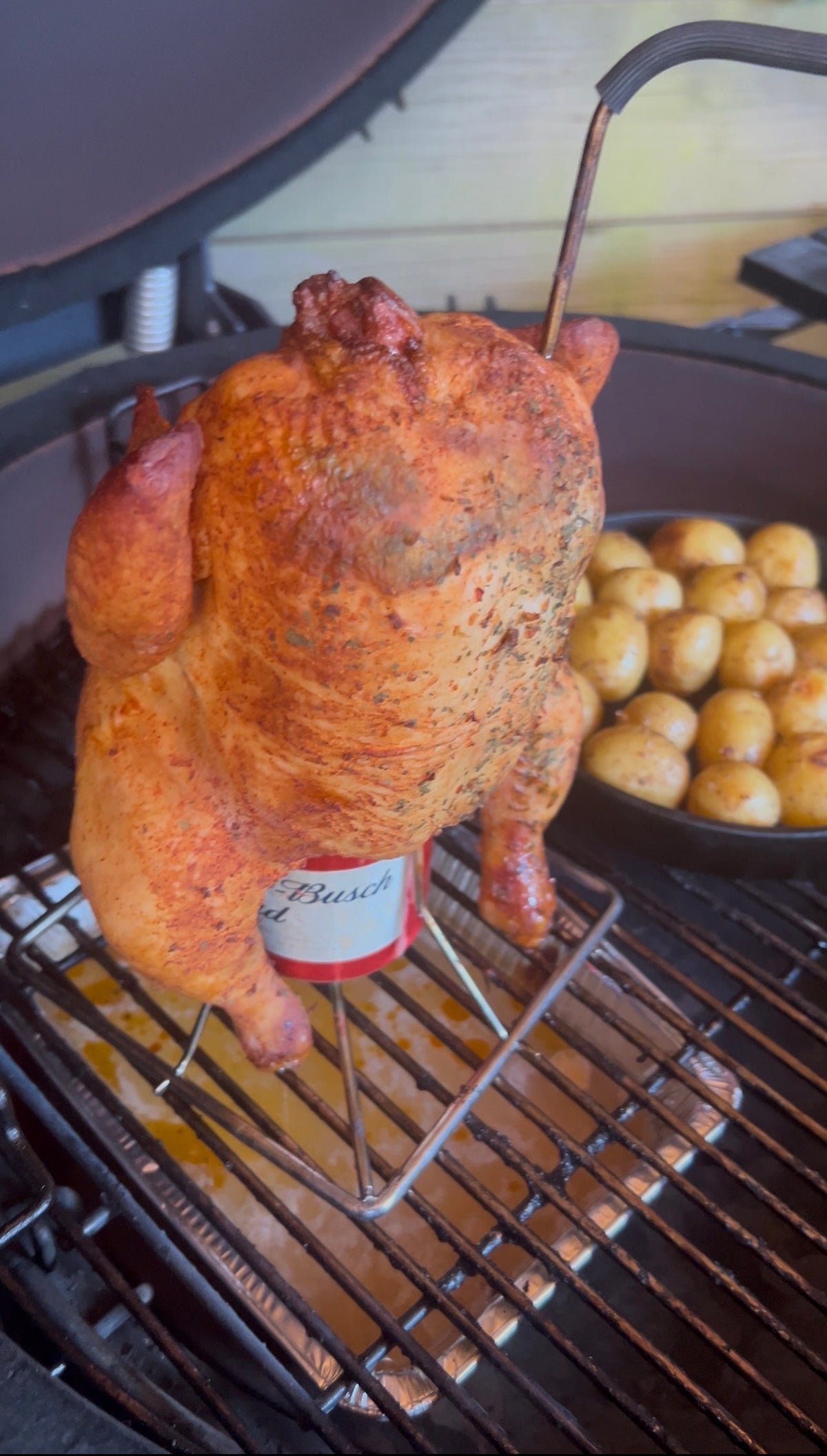 Innen saftiges Hähnchen, außen knusprig, direkt vom Grill.