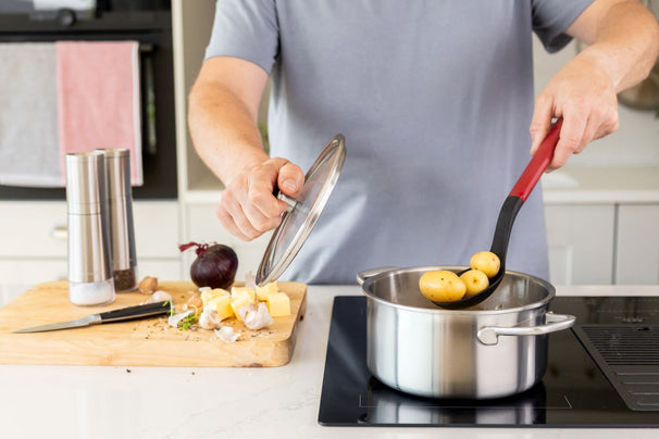 KitchenAid Gemüselöffel Classic Kaiserrot Kunststoff 34 cm - Abtropflöffel