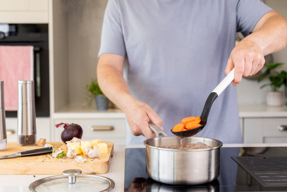 KitchenAid Gemüselöffel Classic Porzellanweiß - Kunststoff - Klassisch Elegant - Ideal zum Servieren