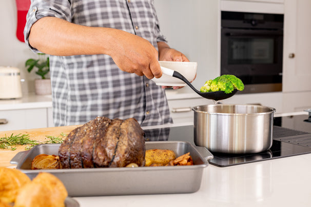 KitchenAid Gemüselöffel Classic Porzellanweiß - Kunststoff - Klassisch Elegant - Ideal zum Servieren