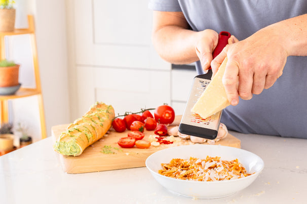 KitchenAid Reibe Classic Kaiserrot Kunststoff + Edelstahl 30cm - Käsereibe
