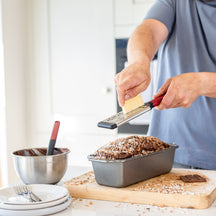 KitchenAid Reibe Classic Kaiserrot Kunststoff + Edelstahl 30cm - Käsereibe