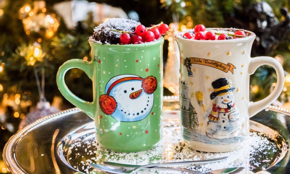 Ein festlicher Schokoladen-Mugcake in nur einer Minute