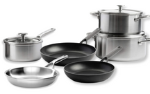 KitchenAid Topfset Multi-Ply Edelstahl 6-teilig - Kochtöpf ø 20, 24 cm, Stieltopf ø 16 cm, Bratpfanne ø 28 cm + Bratpfanne Classic Forged ø 24 & 28 cm