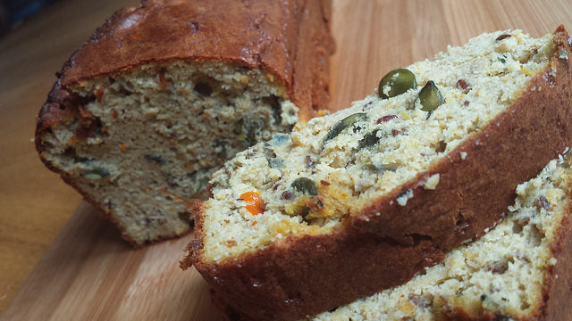 Glutenfreies und nahrhaftes Brot mit Kürbis und Mandelmehl