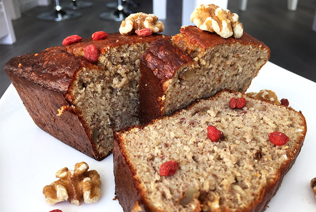 Ein gesundes, glutenfreies Bananenbrot voller Eiweiß und natürlicher Süße