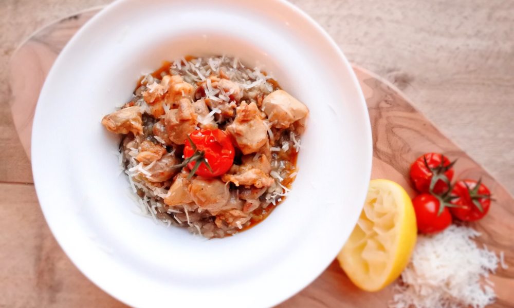 Cremiger Naturreis mit saftigem Zitronenhähnchen, Aubergine und gegrillten Tomaten
