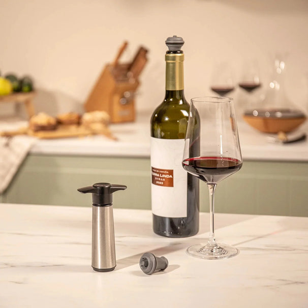 Vacu Vin Weinpumpe - mit 2 Weinverschlüssen - Wine Saver Edelstahl - Silber