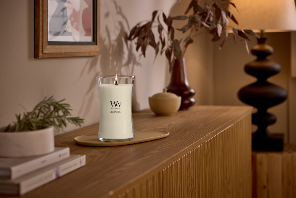 WoodWick Duftkerze Large Patchouli Crème - 18 cm / ø 10 cm - Duftkerze im Glas - Holzdocht