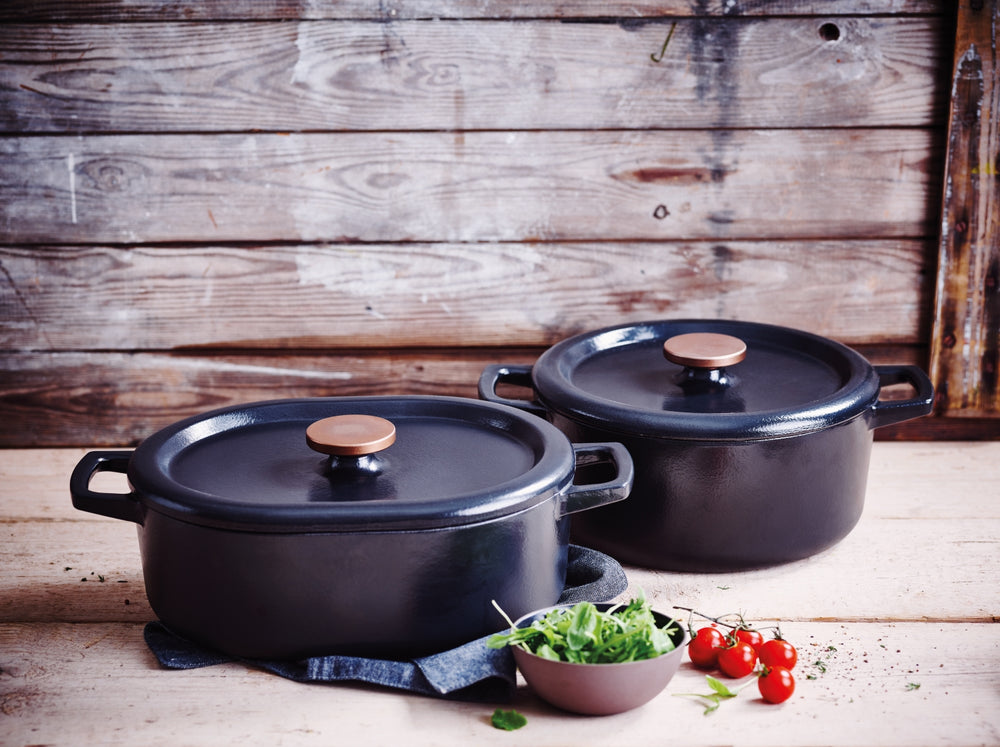 Alva Bräter - Dutch Oven - Nori - Gusseisen ø 26 cm -emaillierte Antihaftbeschichtung + Gratis Ledergriffe