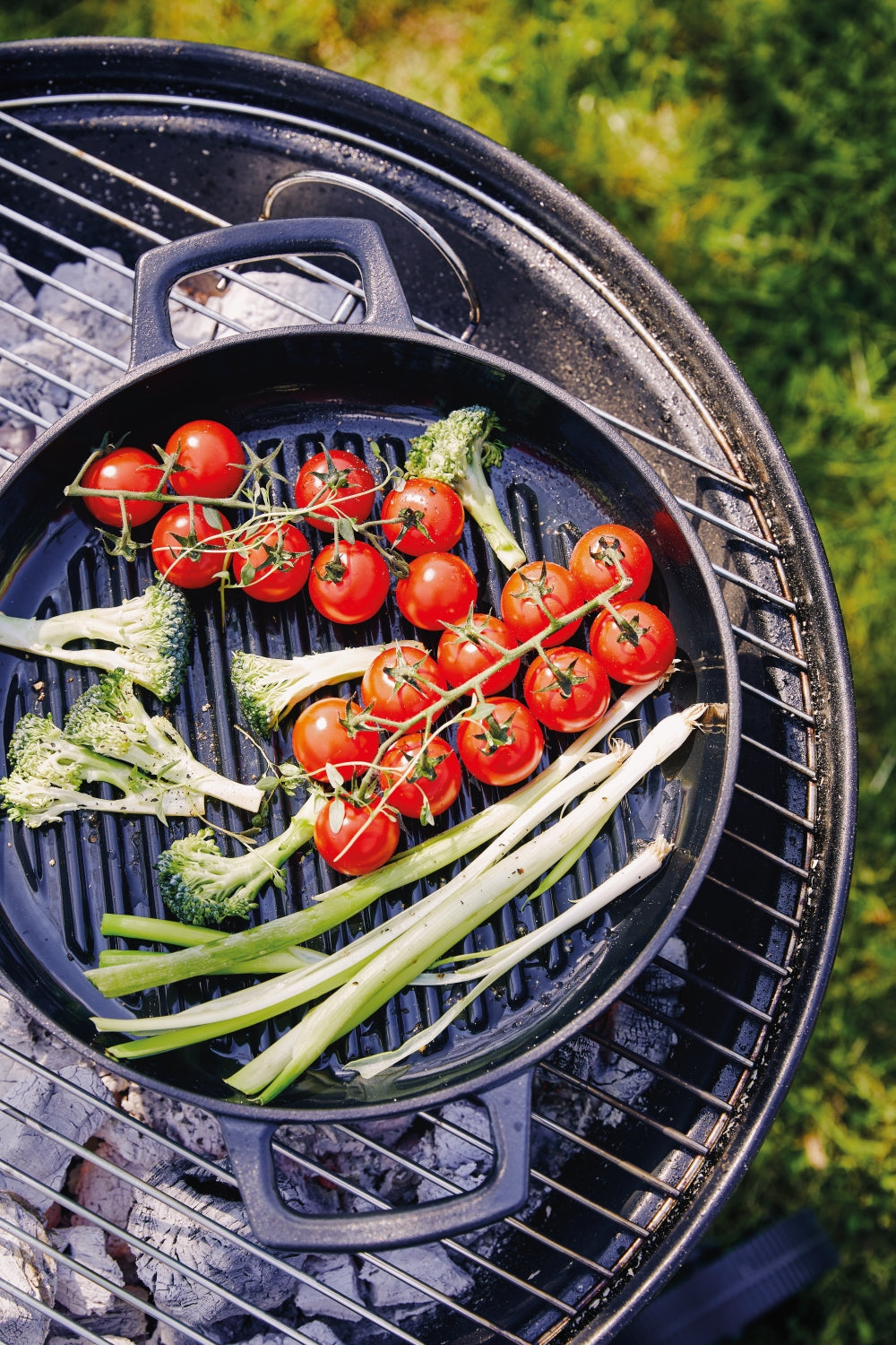 Alva Grillpfanne / Grillplatte Nori ø 28 cm + Kostenlose Ledergriffe - für alle Herdarten geeignet - emaillierte Antihaftbeschichtung