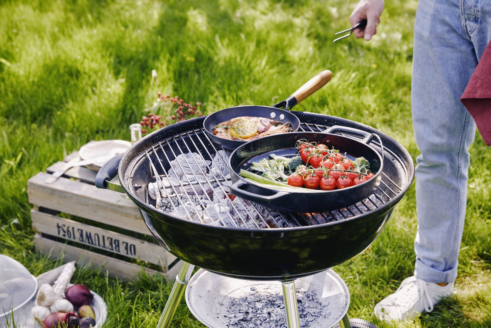 Alva Grillpfanne / Grillplatte Nori ø 28 cm + Kostenlose Ledergriffe - für alle Herdarten geeignet - emaillierte Antihaftbeschichtung
