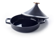 Alva Tagine - Nori - Gusseisen ø 28 cm - 3 Liter - emaillierte Antihaftbeschichtung + Gratis Ledergriffe