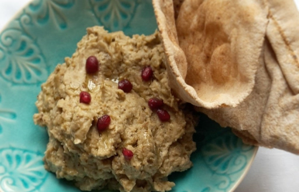 Cremiger, gerösteter Auberginen-Dip mit einer frischen Note von Granatapfel