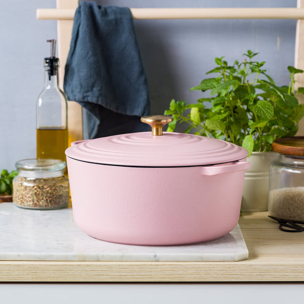 BK Bräter Bourgogne Blush Pink Gusseisen ø 28 cm / 6,7 Liter - emaillierte Antihaftbeschichtung