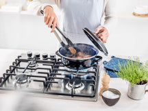 BK Braadpan Fortalit Emaille Zwart ø 24 cm / 2.5 Liter - sfeerbeeld 6