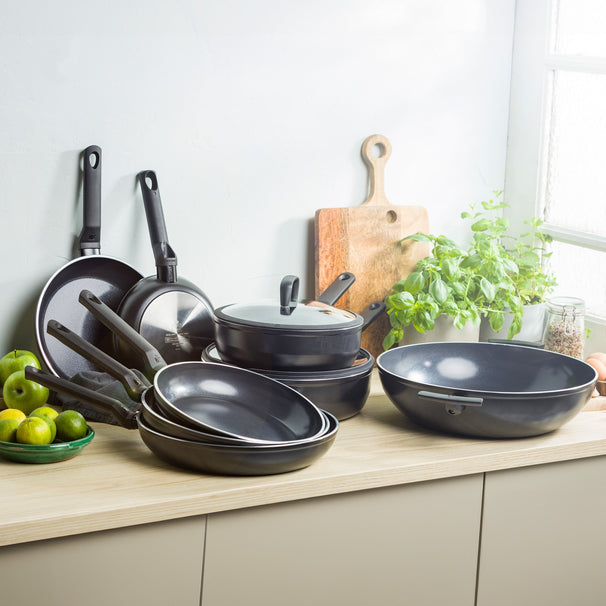 BK Schmorpfanne mit Deckel Easy Induction Schwarz ø 28 cm / 4,6 Liter - keramische Antihaftbeschichtung