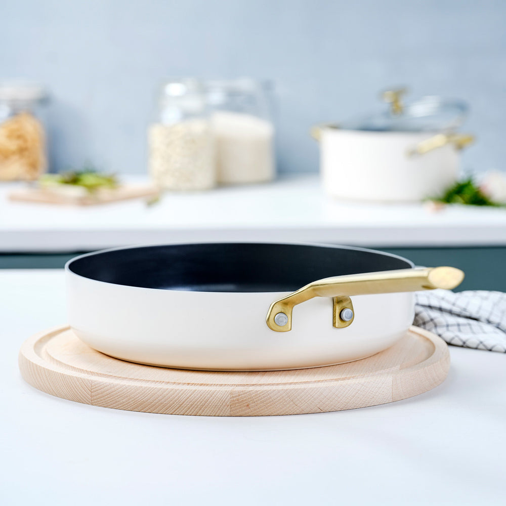 BK Hapjespan met deksel Sublime Cream White ø 28 cm / 3.6 Liter - sfeerbeeld 1