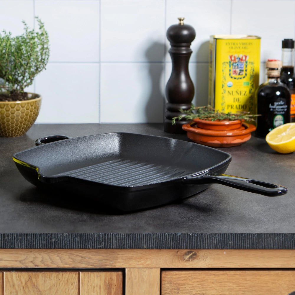 BK Topfset Bourgogne Jet Black Gusseisen 3-teilig - Bräter ø 24, 28 cm & Grillpfanne 26x26 cm - geeignet für alle Wärmequellen