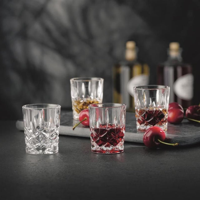 Schnaps- und Likörgläser