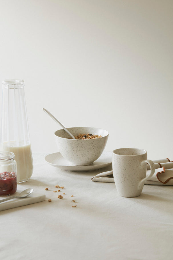 Broste Copenhagen Frühstücksset Nordic Vanilla 12-teilig / 4 Personen - 4 Frühstückteller, 4 Schalen und 4 Tassen