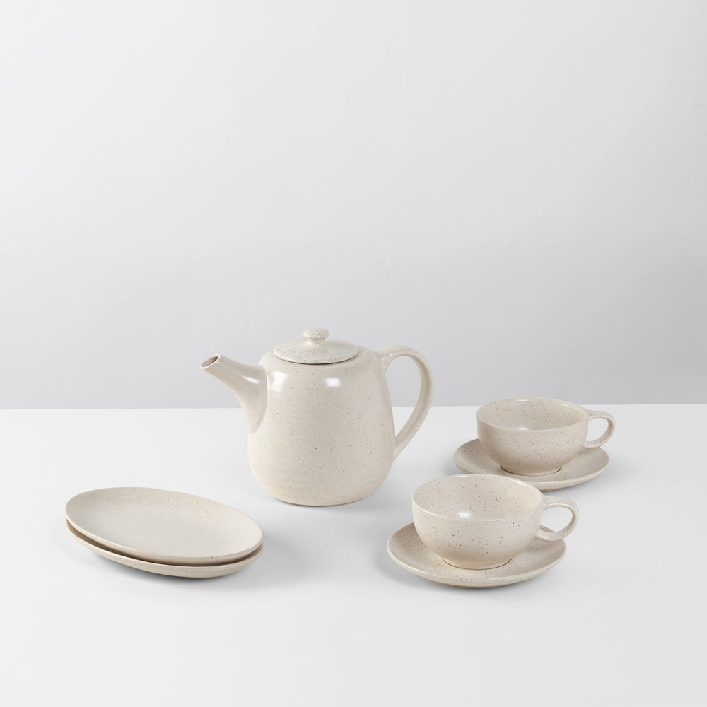Broste Copenhagen Teeset Nordic Vanilla 7-teilig / 2 Personen - 1 Teekanne, 2 ovaler Teller und 2 Tasse mit Untertasse