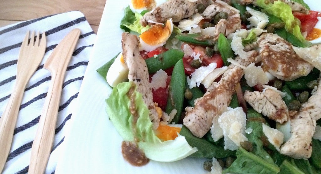Frischer, eiweißreicher Salat mit saftiger Pute und knusprigen Zuckerschoten