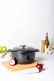 Cosy & Trendy Bräter Fontestic aus Gusseisen, Schwarz, Ø 24 cm / 4,6 Liter – emailliert