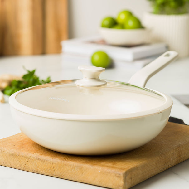 GreenPan Wokpfanne mit Deckel Essence Pro Clay ø 28 cm / 3,69 Liter - keramische Antihaftbeschichtung