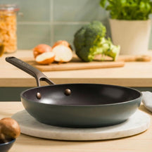 KitchenAid Koekenpan Advanced Juniper Black ø 20 cm - sfeerbeeld 1