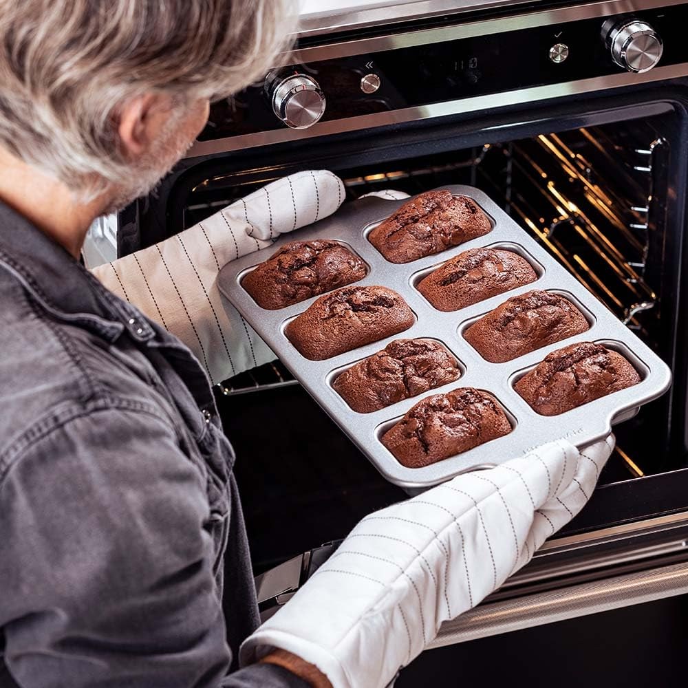 KitchenAid Mini Cakevorm Aluminized Steel - 8 cakejes - 39 x 24 cm - sfeerbeeld 3