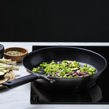 KitchenAid Koekenpannenset Classic RVS 3-delig - ø 20, 24 & 28 cm - sfeerbeeld 1