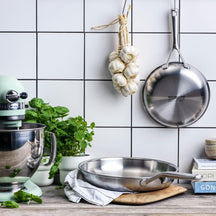 KitchenAid Wokpan met deksel Tri-Ply RVS ø 28 cm / 3.6 Liter - sfeerbeeld 4