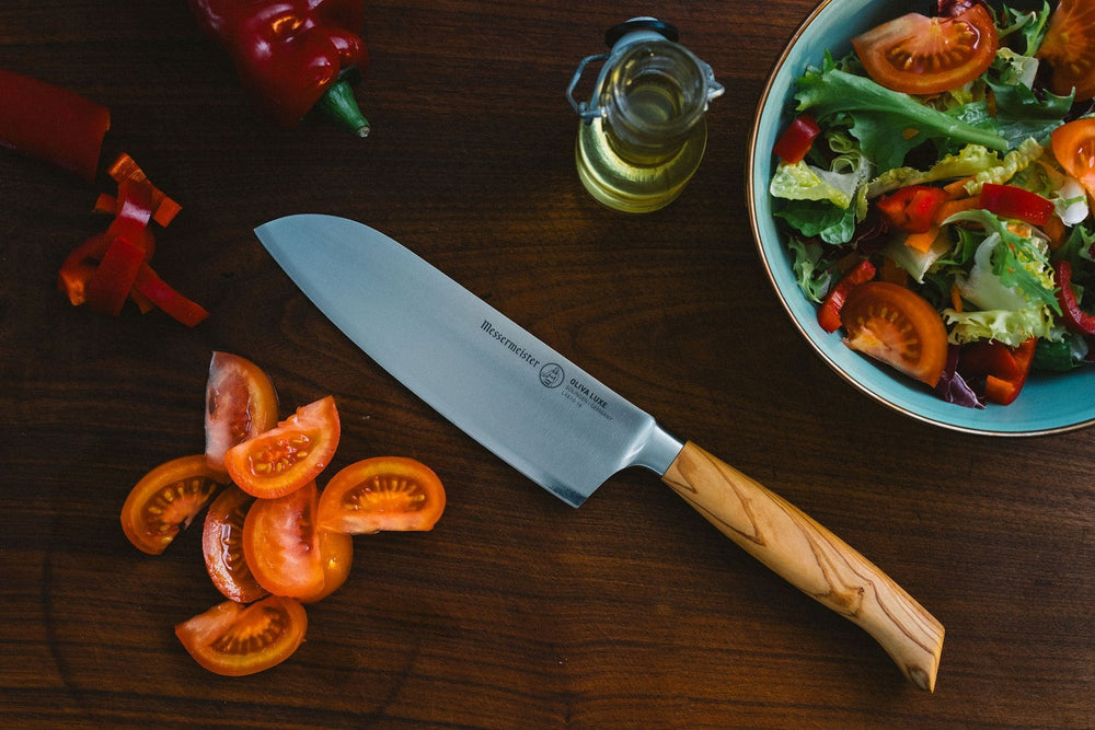 Messermeister Santokumes Oliva Luxe Olijfhout 16.5 cm - sfeerbeeld 3