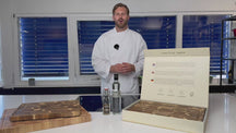 Continenta Holz Pizzabrett / Servierbrett mit Saftrille - Gummibaumholz - ø 25 cm