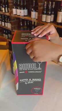 Riedel Rotweinglas Fatto A Mano Performance - Pinot Noir - Schwarze Bodenplatte - 830 ml